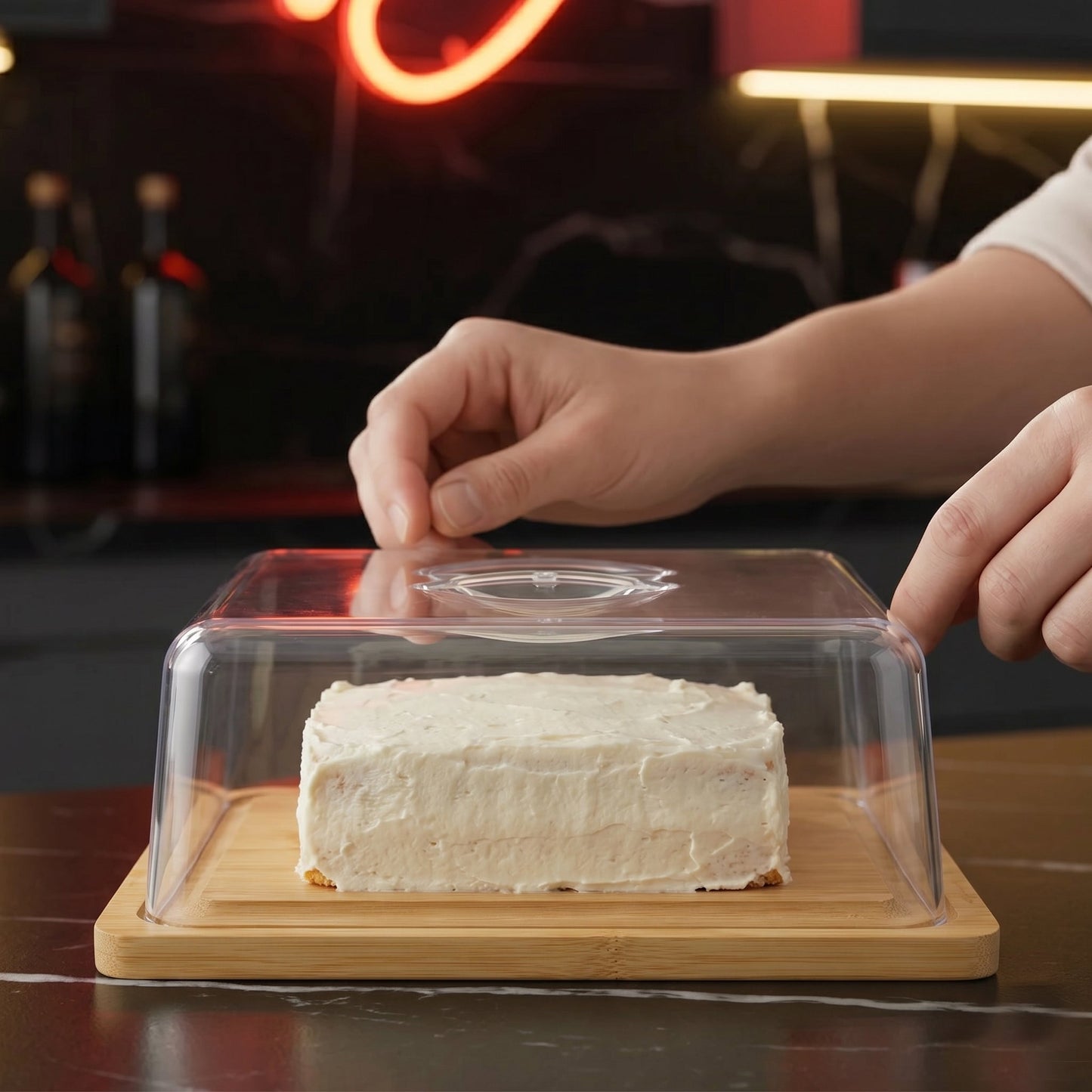 Cake Server with Acrylic Cover